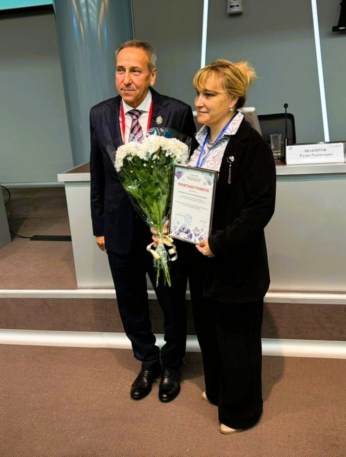 Главный врач нашей поликлиники Светлана Минифаритовна Алетдинова получила Почетную грамоту Стоматологической ассоциации Республики Башкортостан